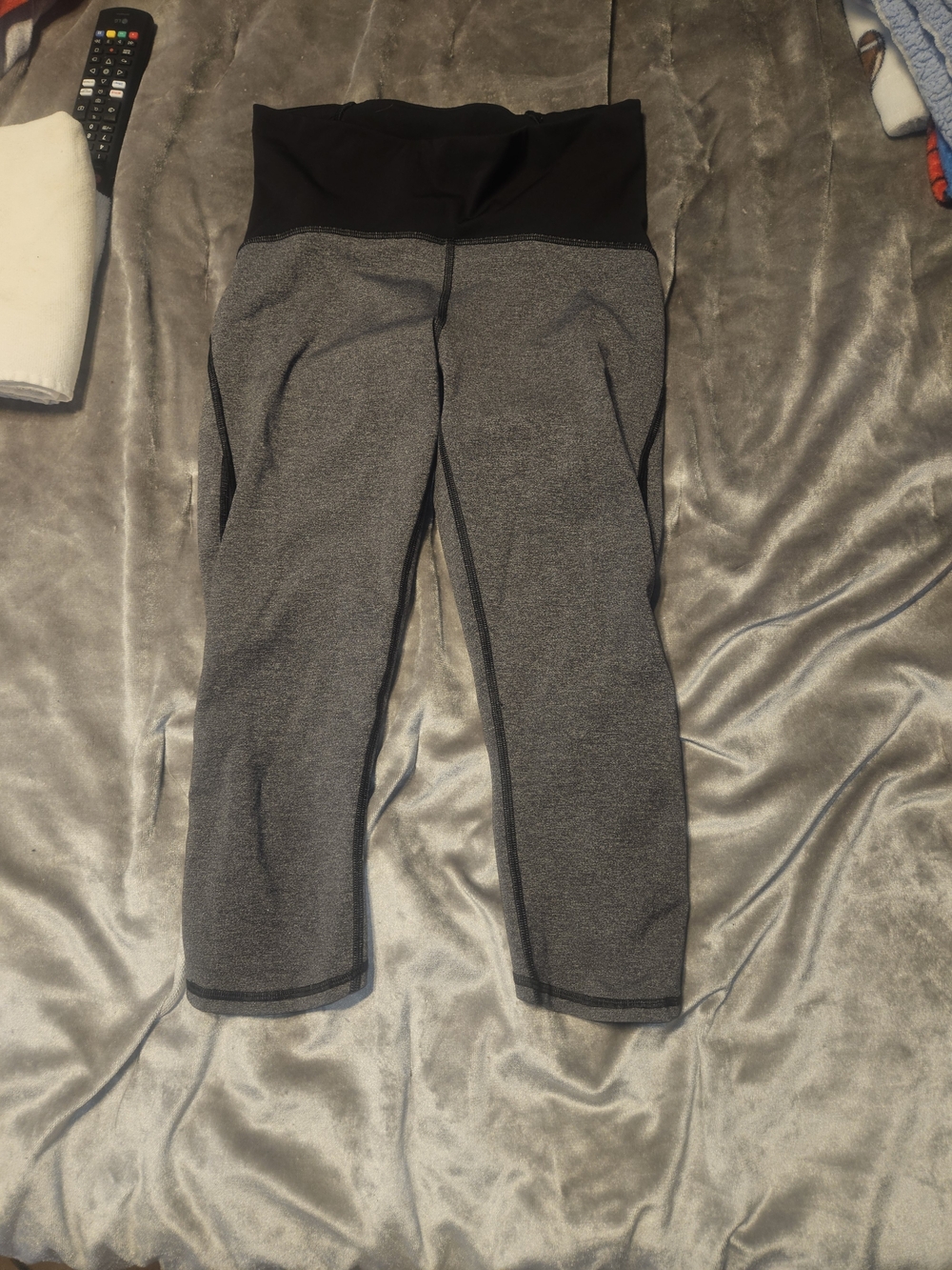 Kids Athletic Capri Leggings - Gray & Black
